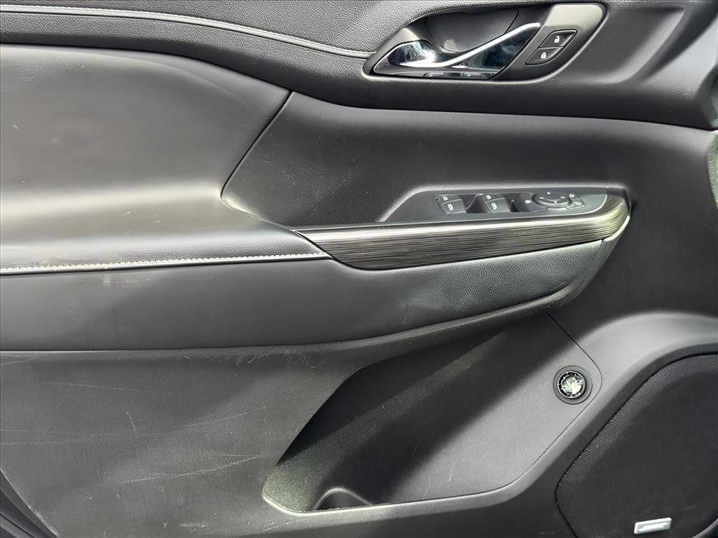 Used 2023 GMC Acadia SLT image 23