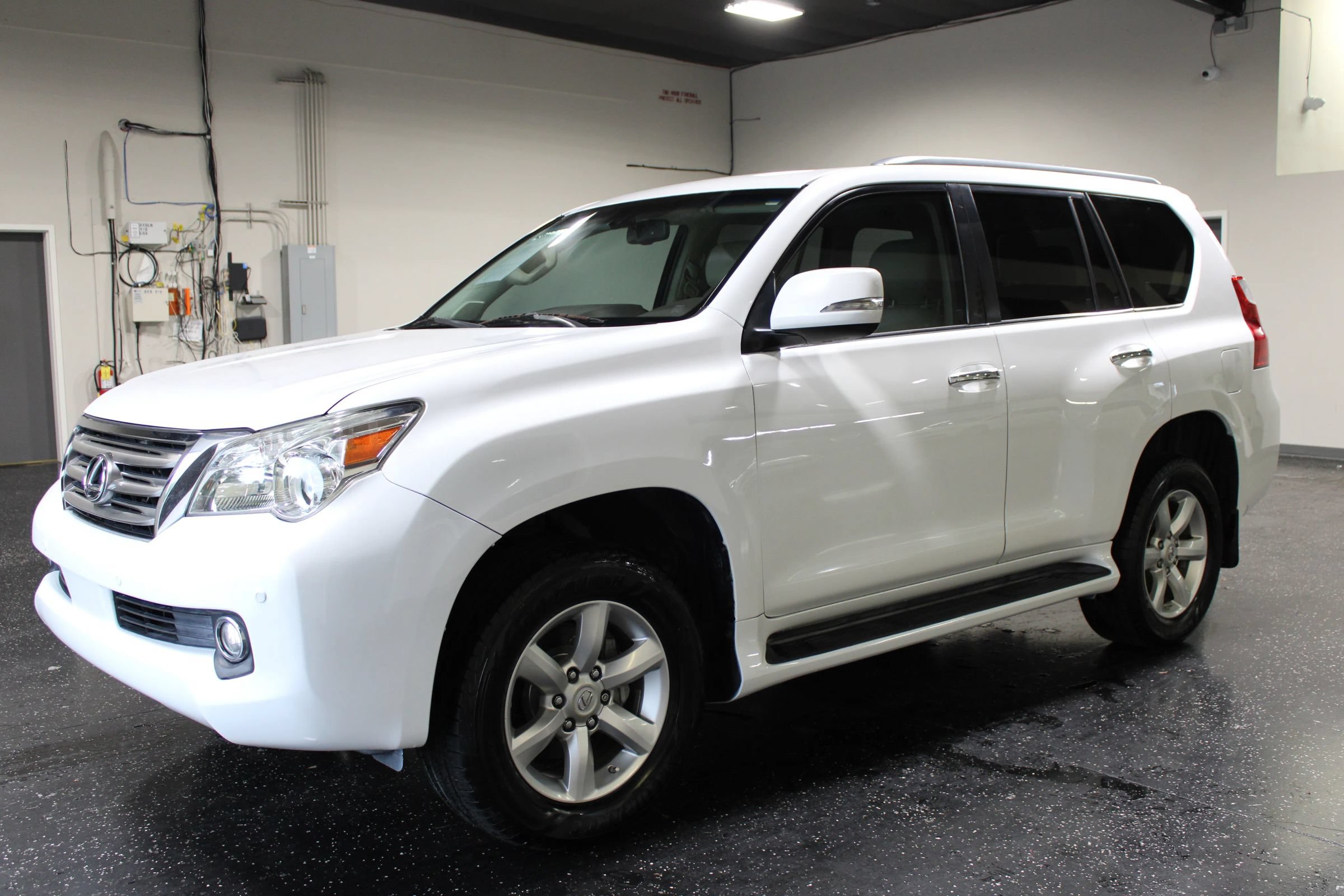 Used 2011 Lexus GX 460 w/ Comfort Plus Pkg AWD/4WD image 6