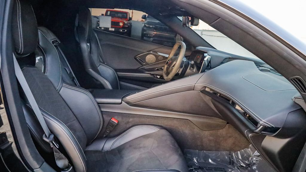 Used 2020 Chevrolet Corvette Stingray w/ 2LT Preferred Equipment Group image 17