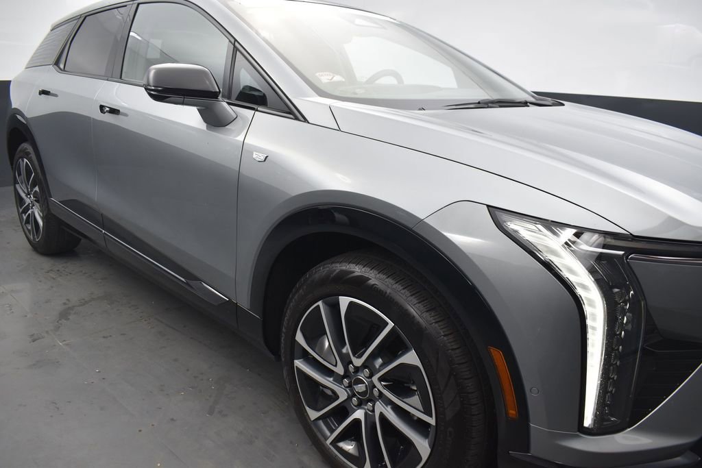 Certified 2025 Cadillac Optiq Sport 2 w/ LPO, Floor Liner Package AWD/4WD image 37