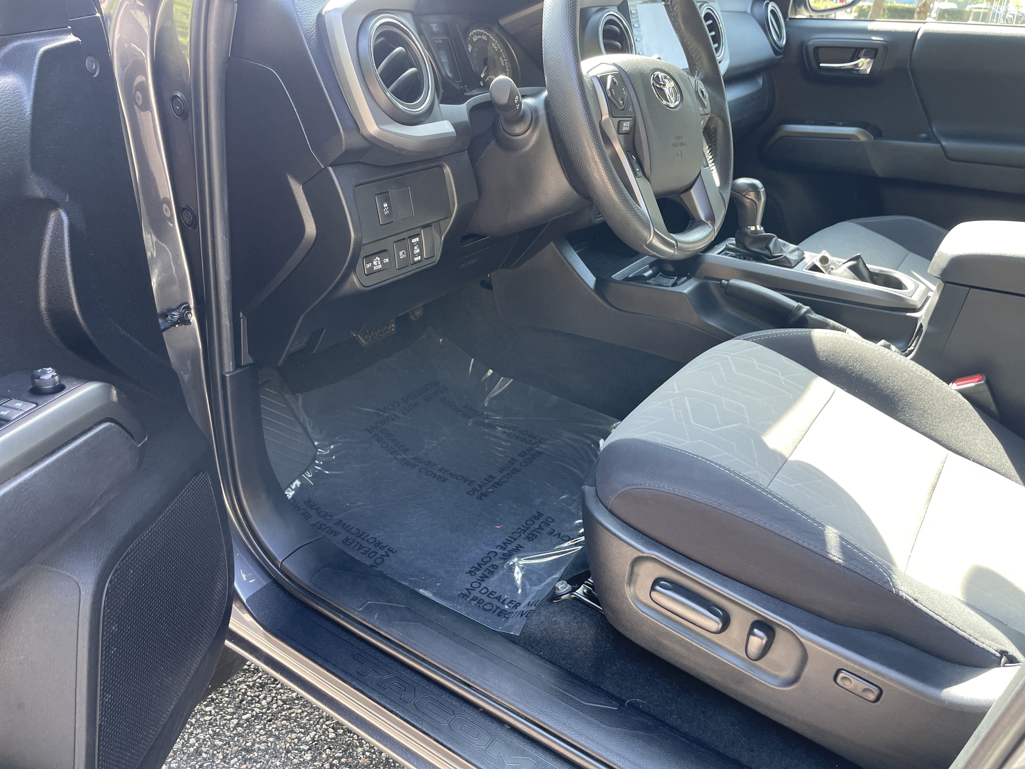 Used 2022 Toyota Tacoma TRD Sport w/ Technology Package AWD/4WD image 16