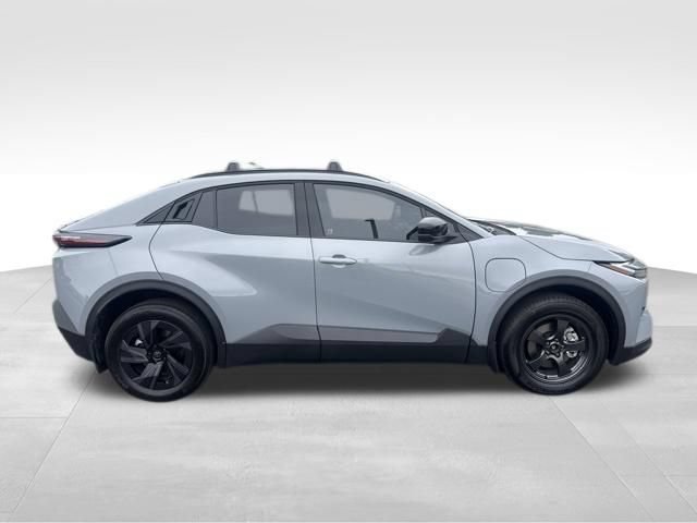 Used 2026 Toyota C-HR AWD/4WD image 6