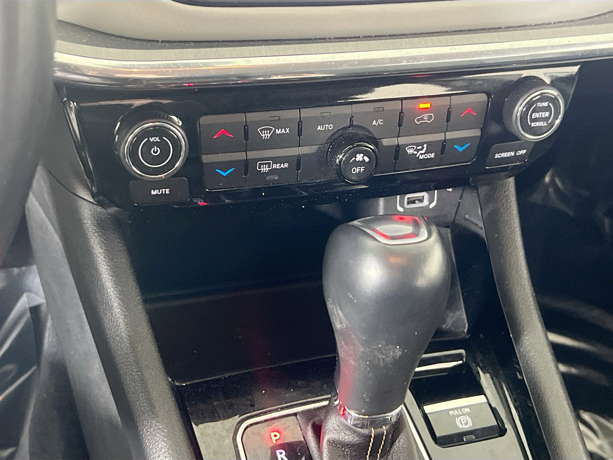 Used 2022 Jeep Compass Limited w/ Elite Group image 16