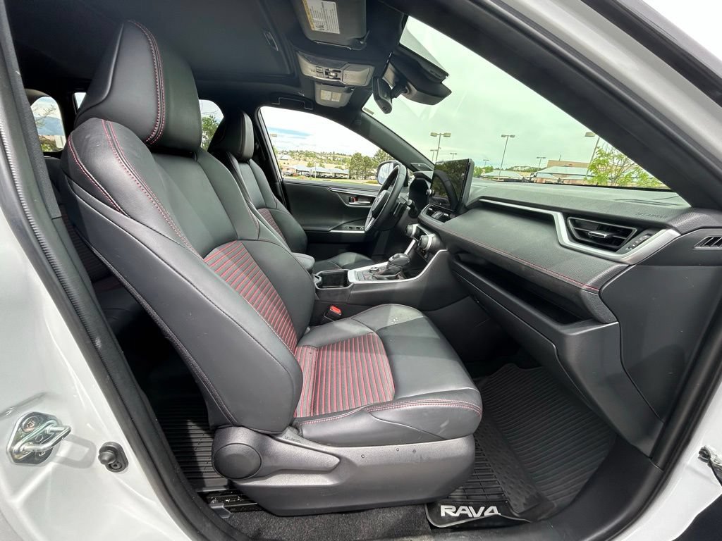 Used 2025 Toyota RAV4 XSE AWD/4WD image 32