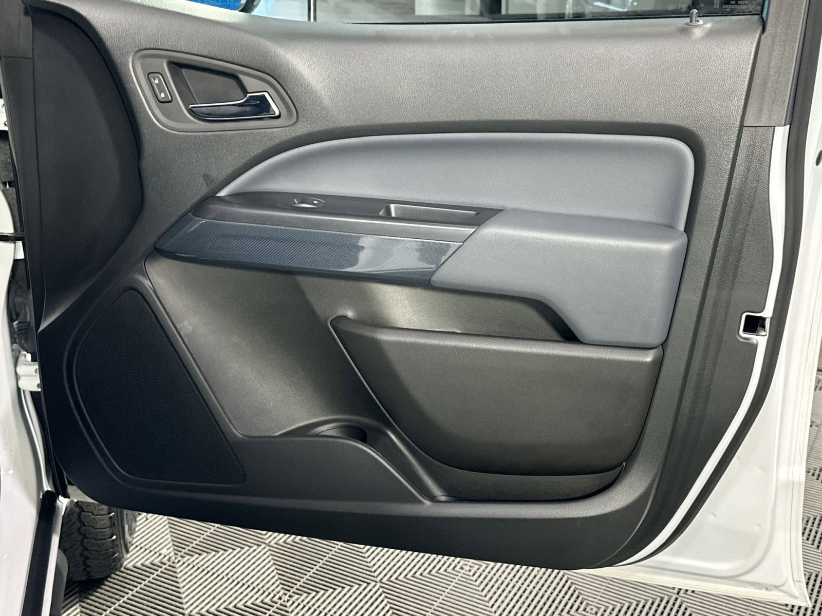 Used 2022 Chevrolet Colorado Z71 image 35