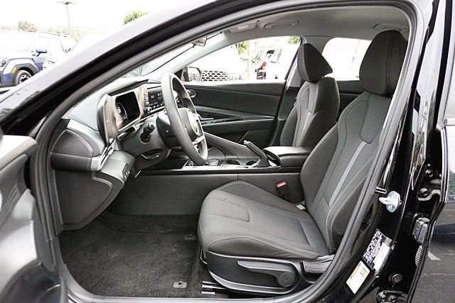 Used 2024 Hyundai Elantra SE image 12