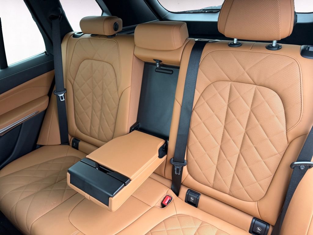 Used 2024 BMW X5 xDrive50e image 13