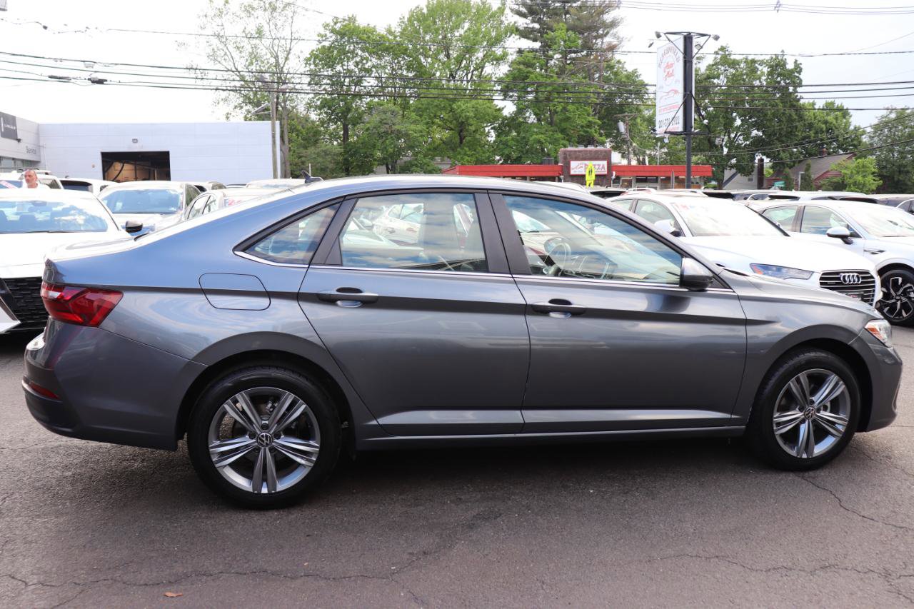 Used 2024 Volkswagen Jetta SE FWD image 6
