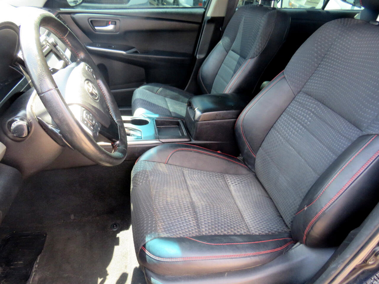 Used 2015 Toyota Camry SE image 8