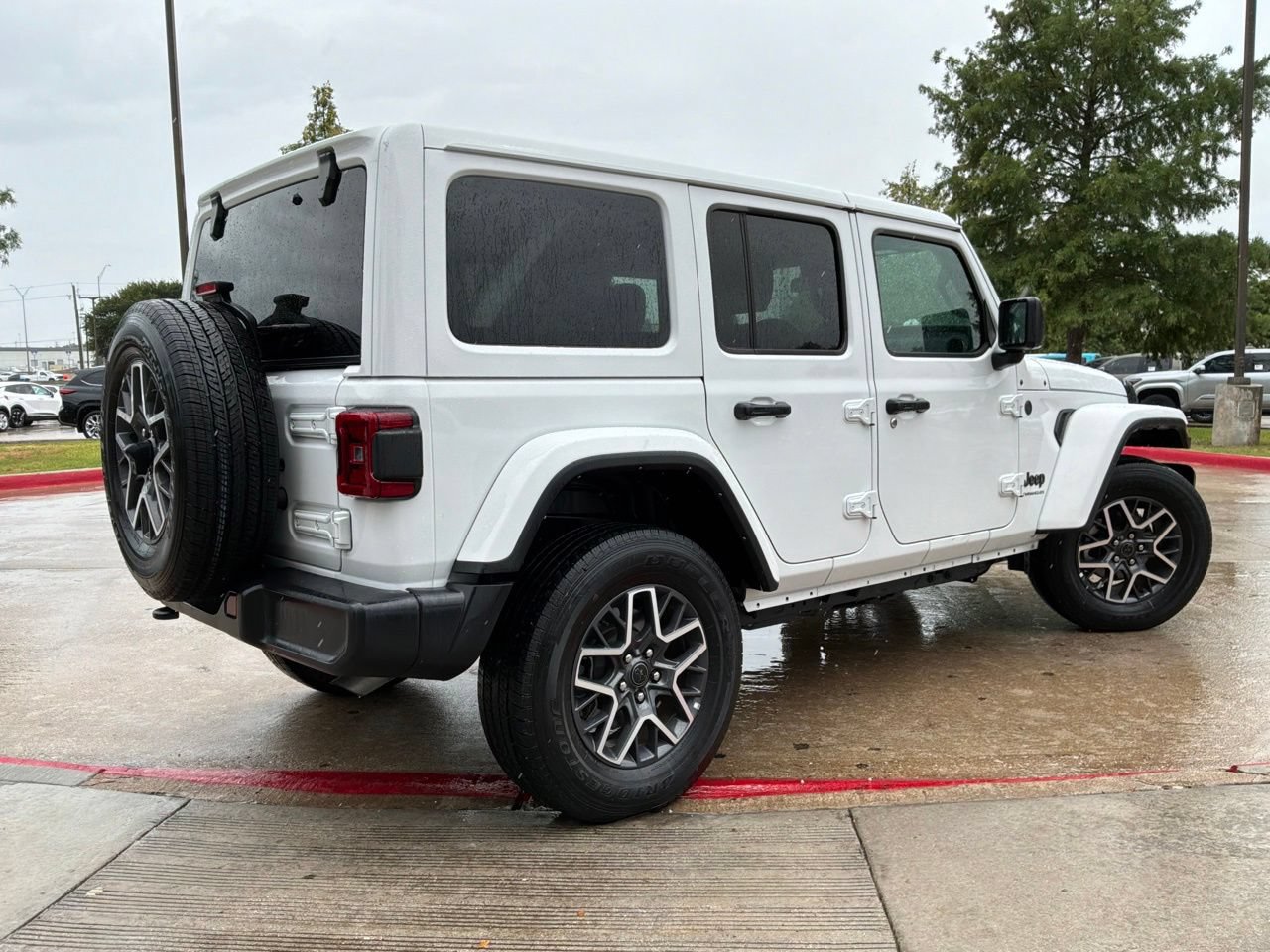 Used 2025 Jeep Wrangler Unlimited Sahara AWD/4WD image 6