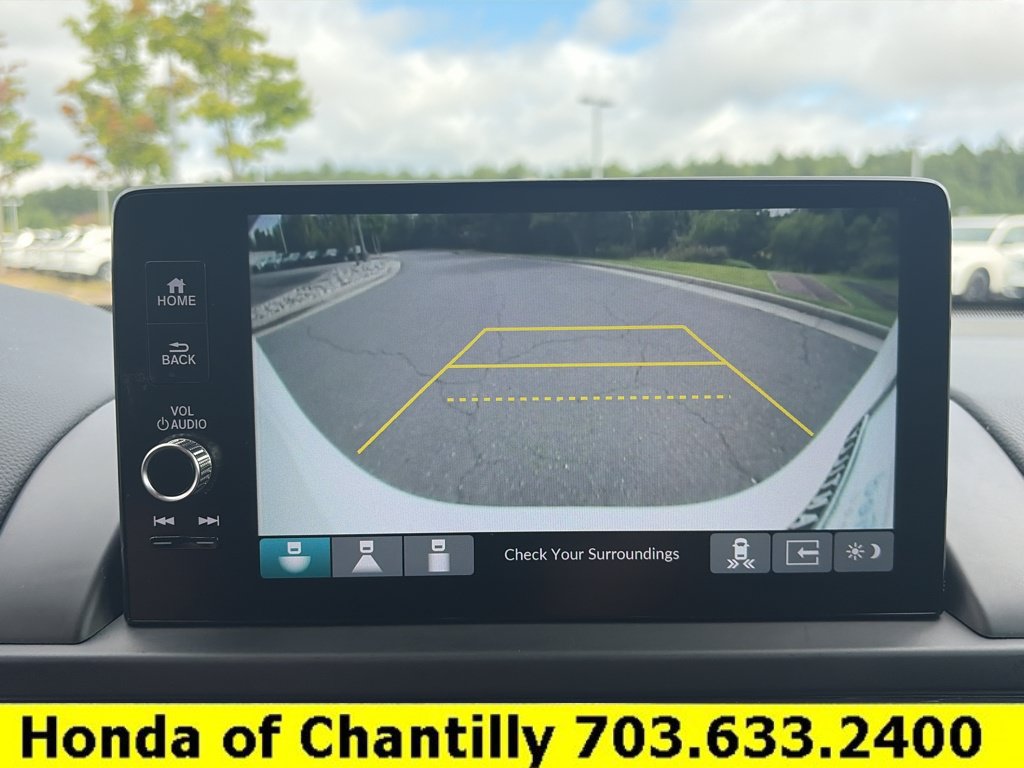 Used 2025 Honda Pilot Touring image 13