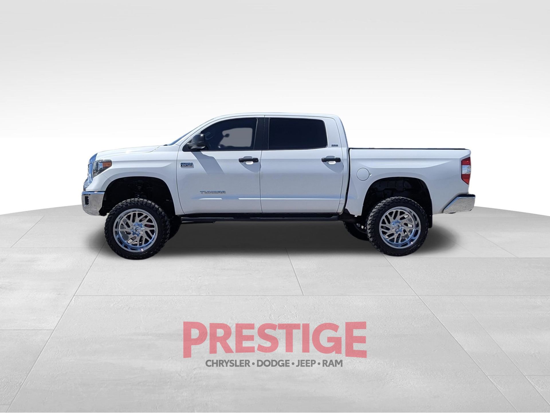 Used 2018 Toyota Tundra SR5 AWD/4WD image 12