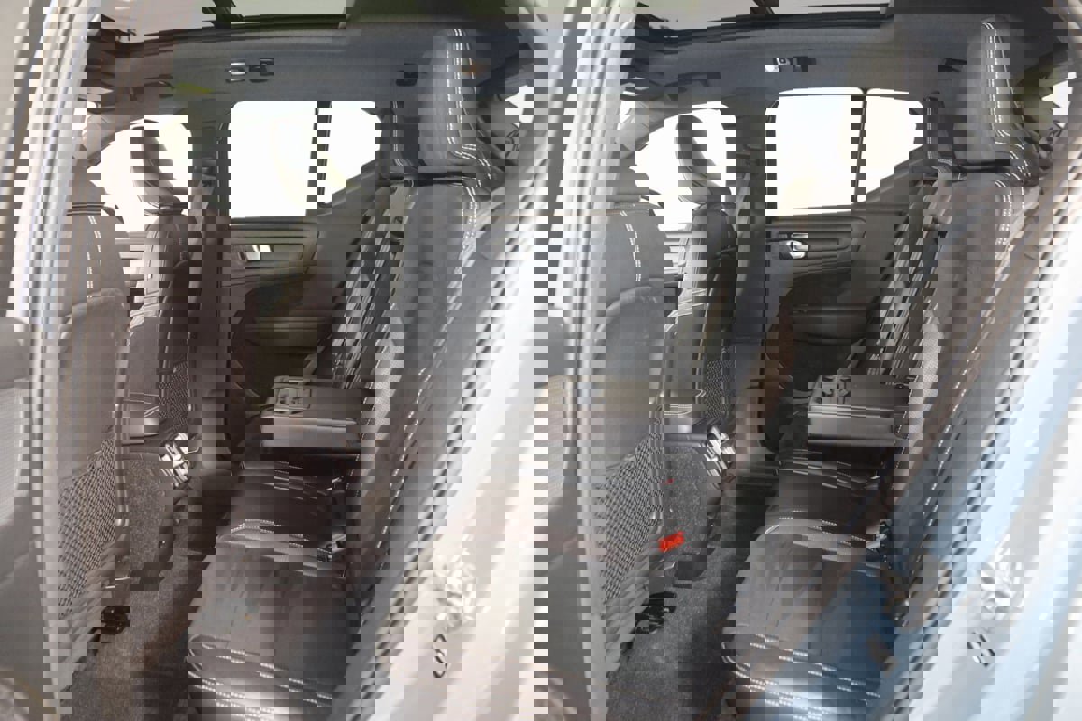 Used 2020 Volvo XC40 T5 R-Design image 47