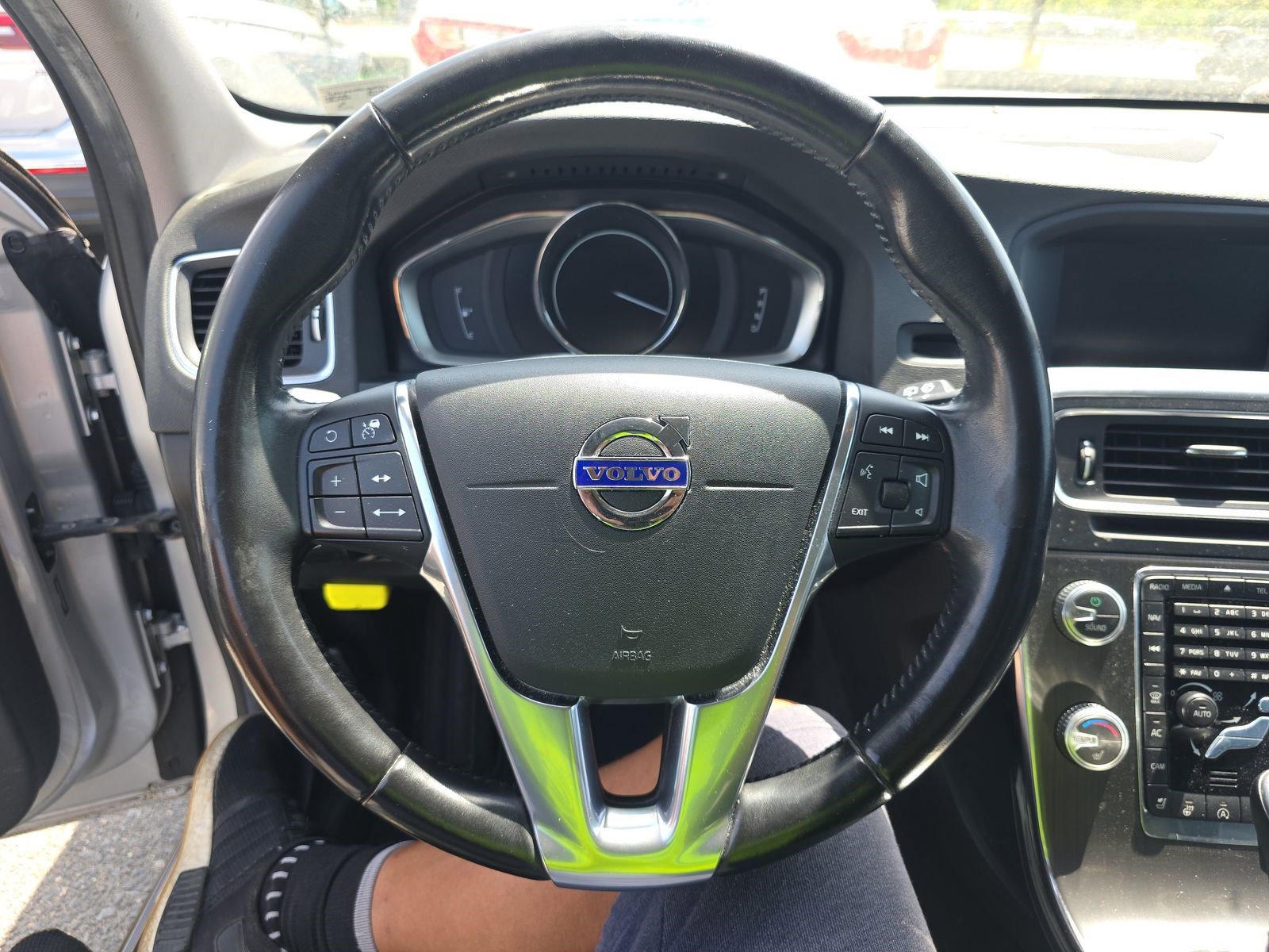 Used 2016 Volvo V60 T5 Platinum w/ Climate Package FWD image 11