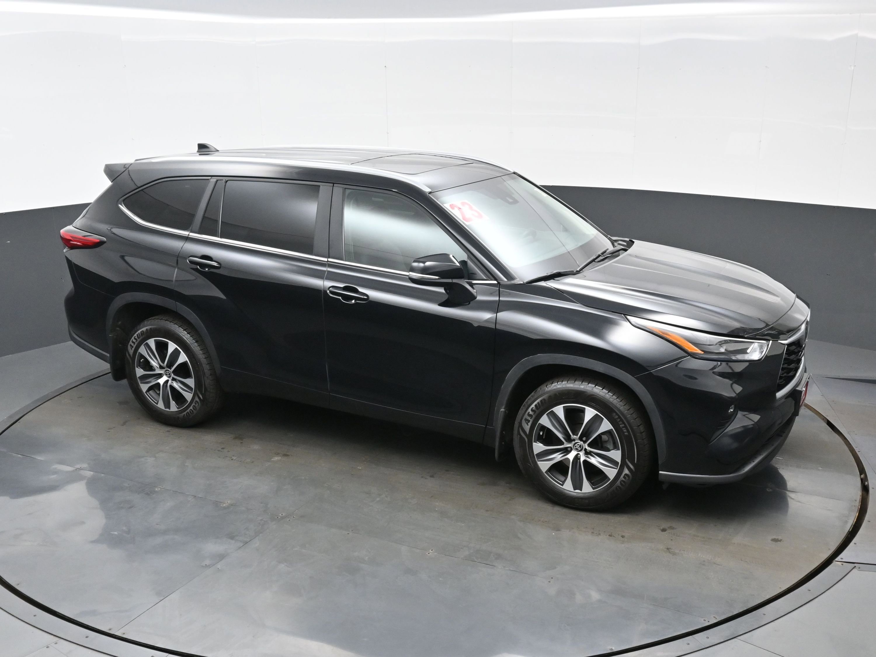 Used 2023 Toyota Highlander XLE AWD/4WD image 42