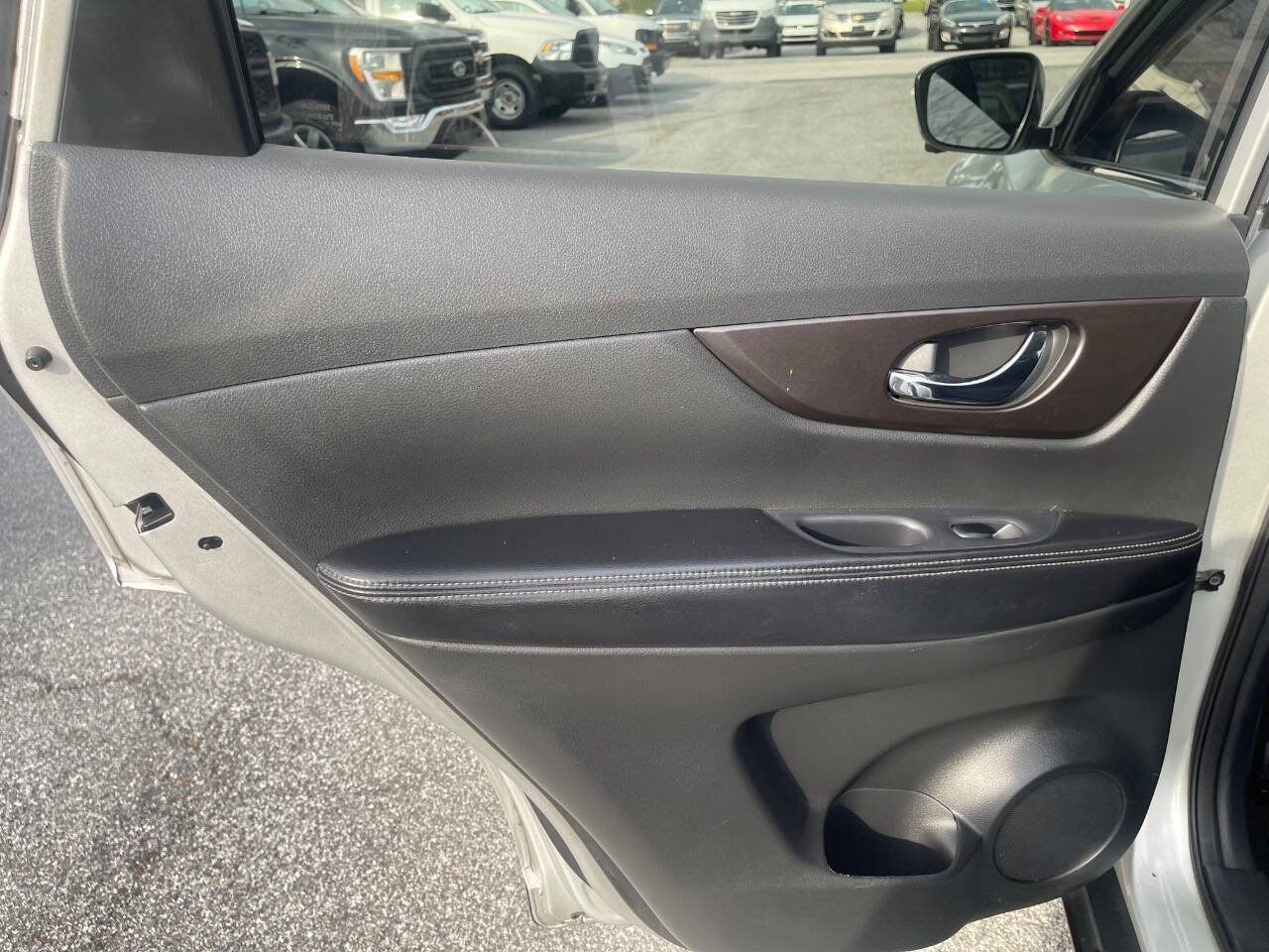 Used 2014 Nissan Rogue SV w/ SV Premium Package AWD/4WD image 21