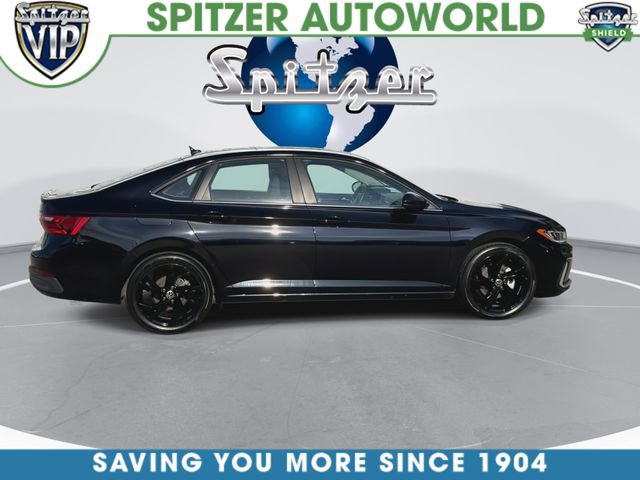 Used 2025 Volkswagen Jetta SE FWD image 10