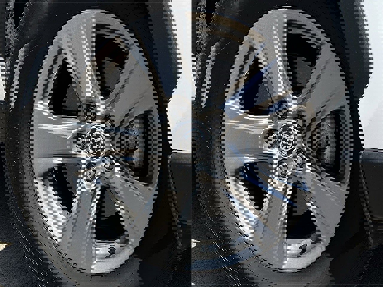 Used 2024 Toyota RAV4 XLE image 29