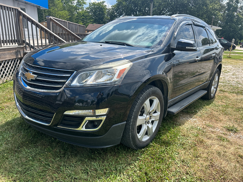 Used 2017 Chevrolet Traverse LT w/ Style and Technology Package FWD image 3