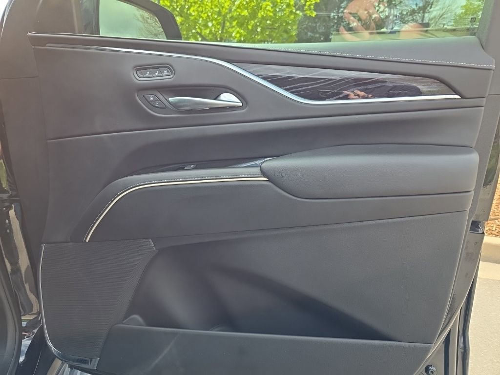 Used 2023 Cadillac Escalade ESV V image 24