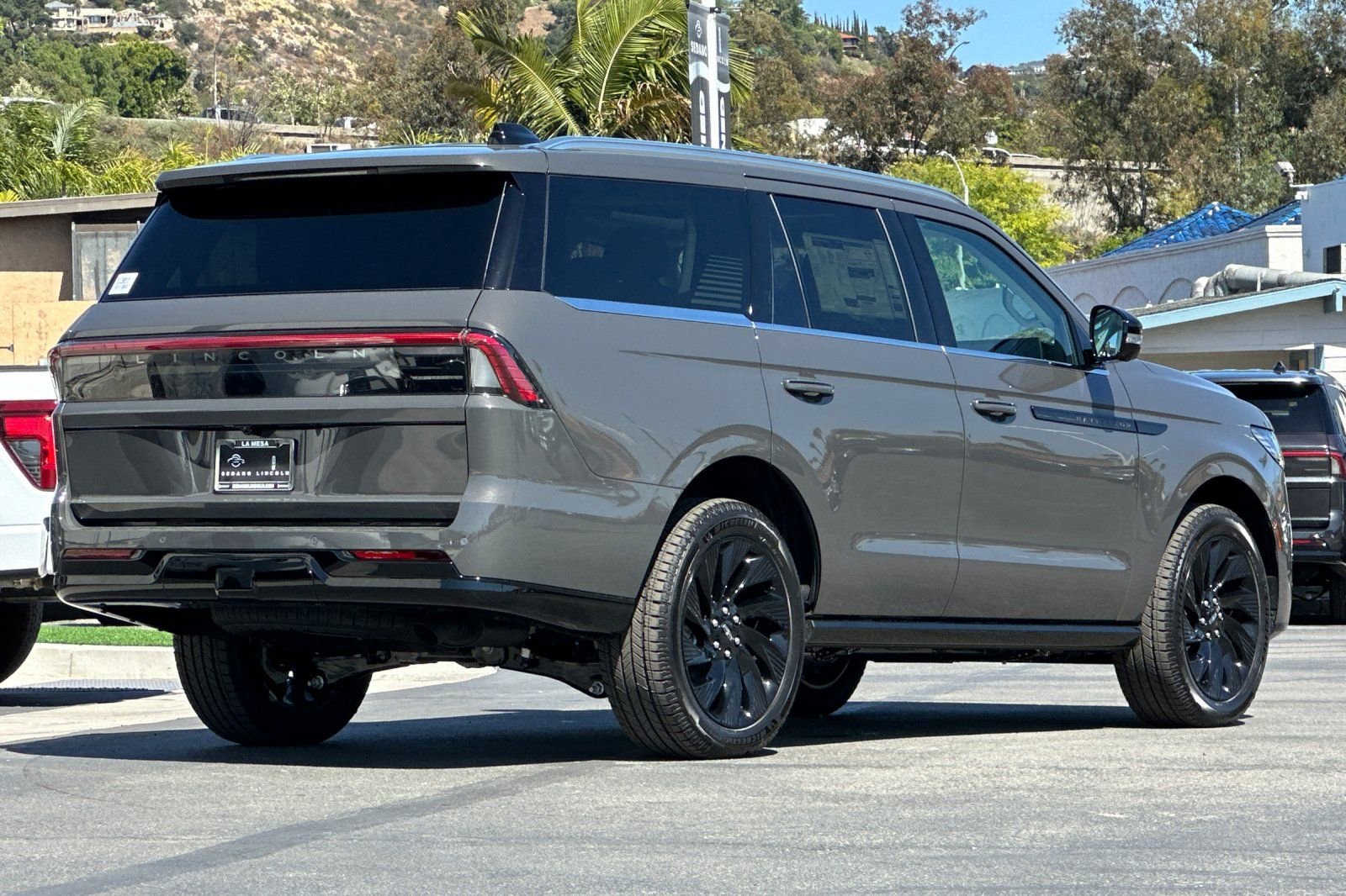 New 2026 Lincoln Navigator Black Label AWD/4WD image 3