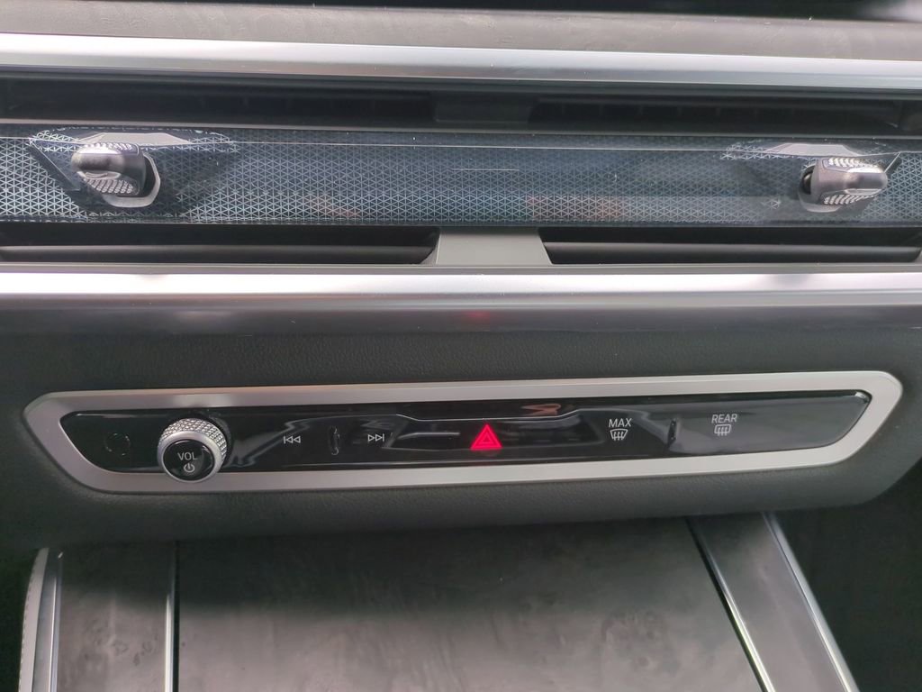 Used 2025 BMW X5 xDrive50e w/ Premium Package image 27