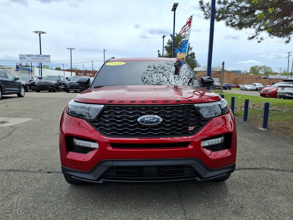 Used 2023 Ford Explorer ST w/ Equipment Group 401A AWD/4WD image 2