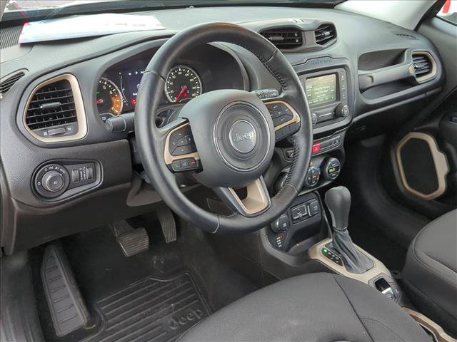 Used 2017 Jeep Renegade Latitude w/ Advanced Technology Group AWD/4WD image 9