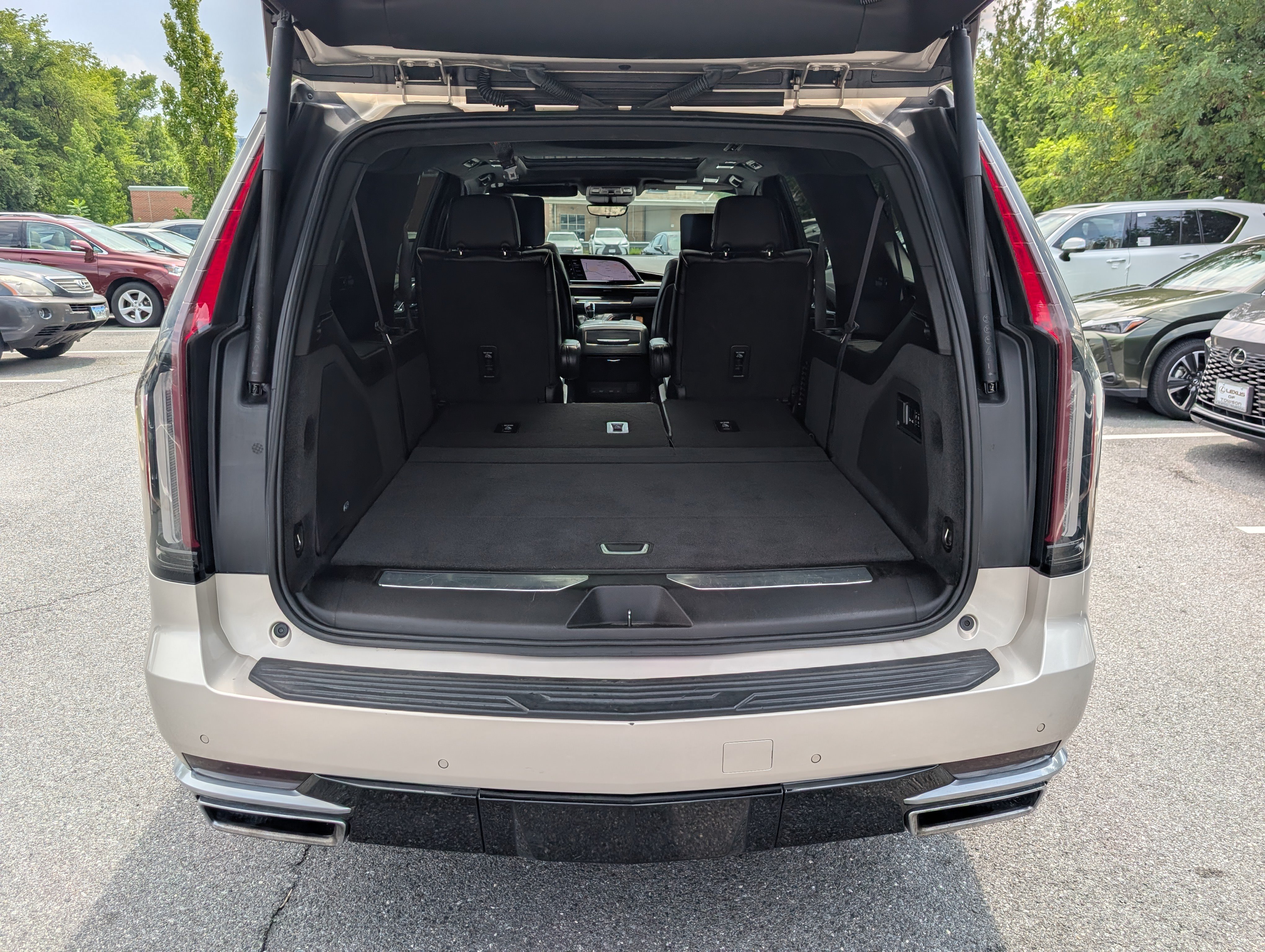 Used 2021 Cadillac Escalade ESV Premium Luxury Platinum AWD/4WD image 14