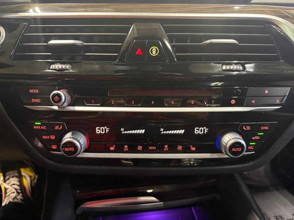 Used 2019 BMW 530e xDrive w/ Premium Package AWD/4WD image 19