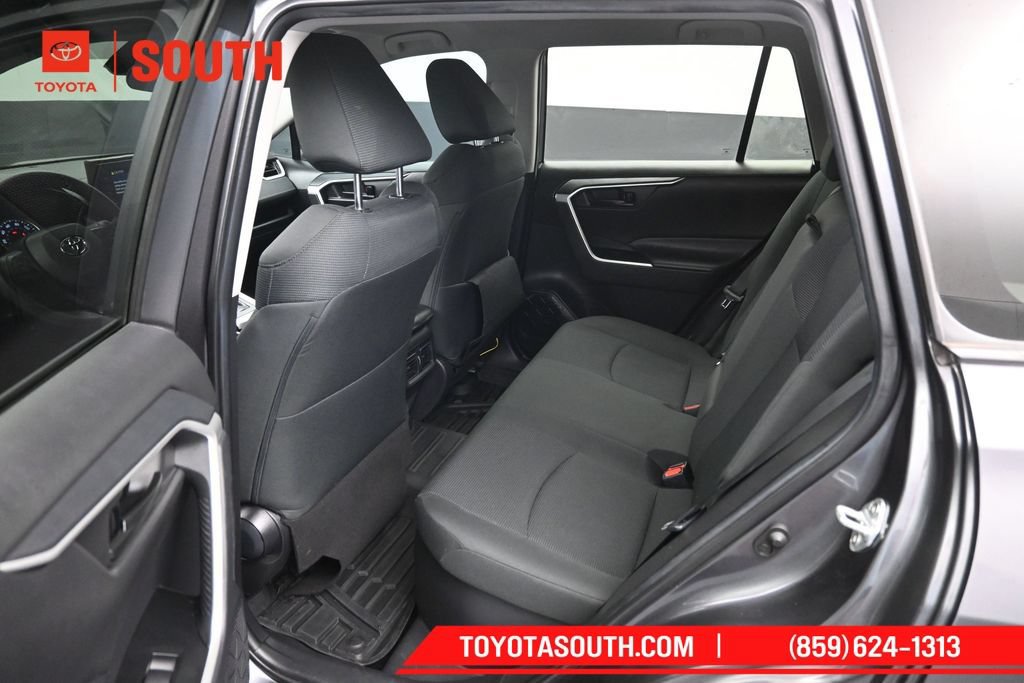 Used 2021 Toyota RAV4 LE AWD/4WD image 10