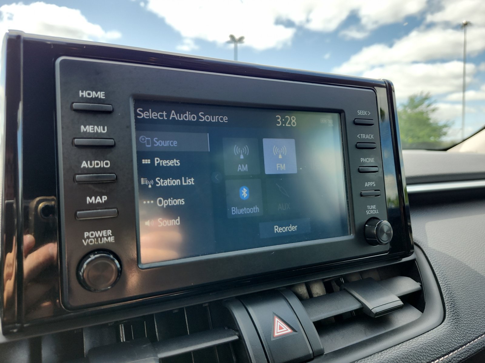Used 2019 Toyota RAV4 LE AWD/4WD image 17