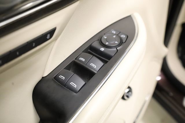 Used 2022 Buick Envision Avenir w/ Technology Package II image 18