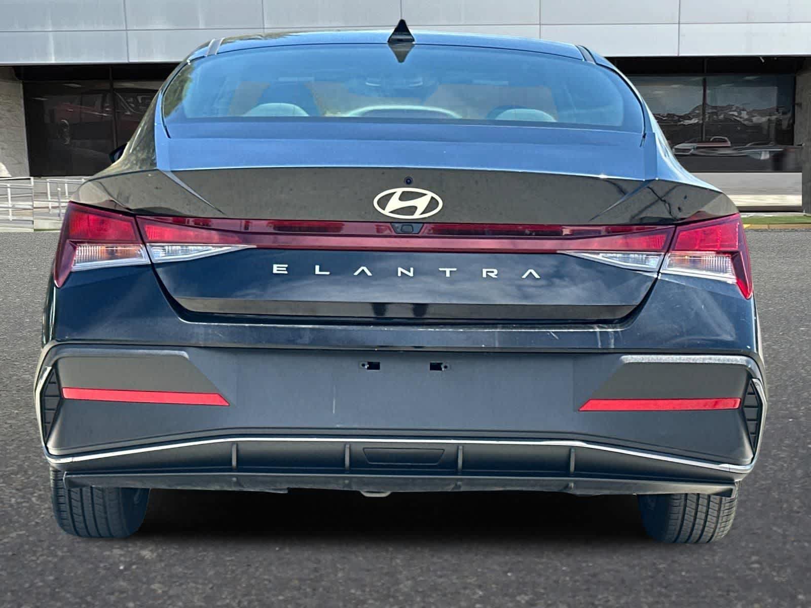 Used 2024 Hyundai Elantra SEL FWD image 8