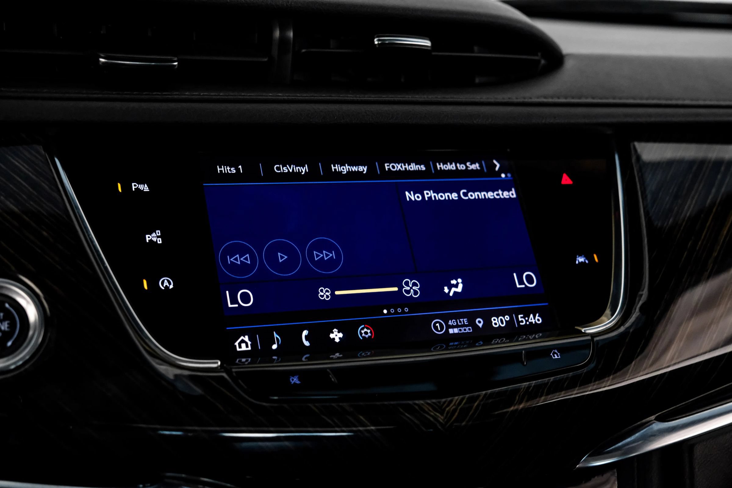 Used 2022 Cadillac XT6 Premium Luxury w/ Technology Package FWD image 23