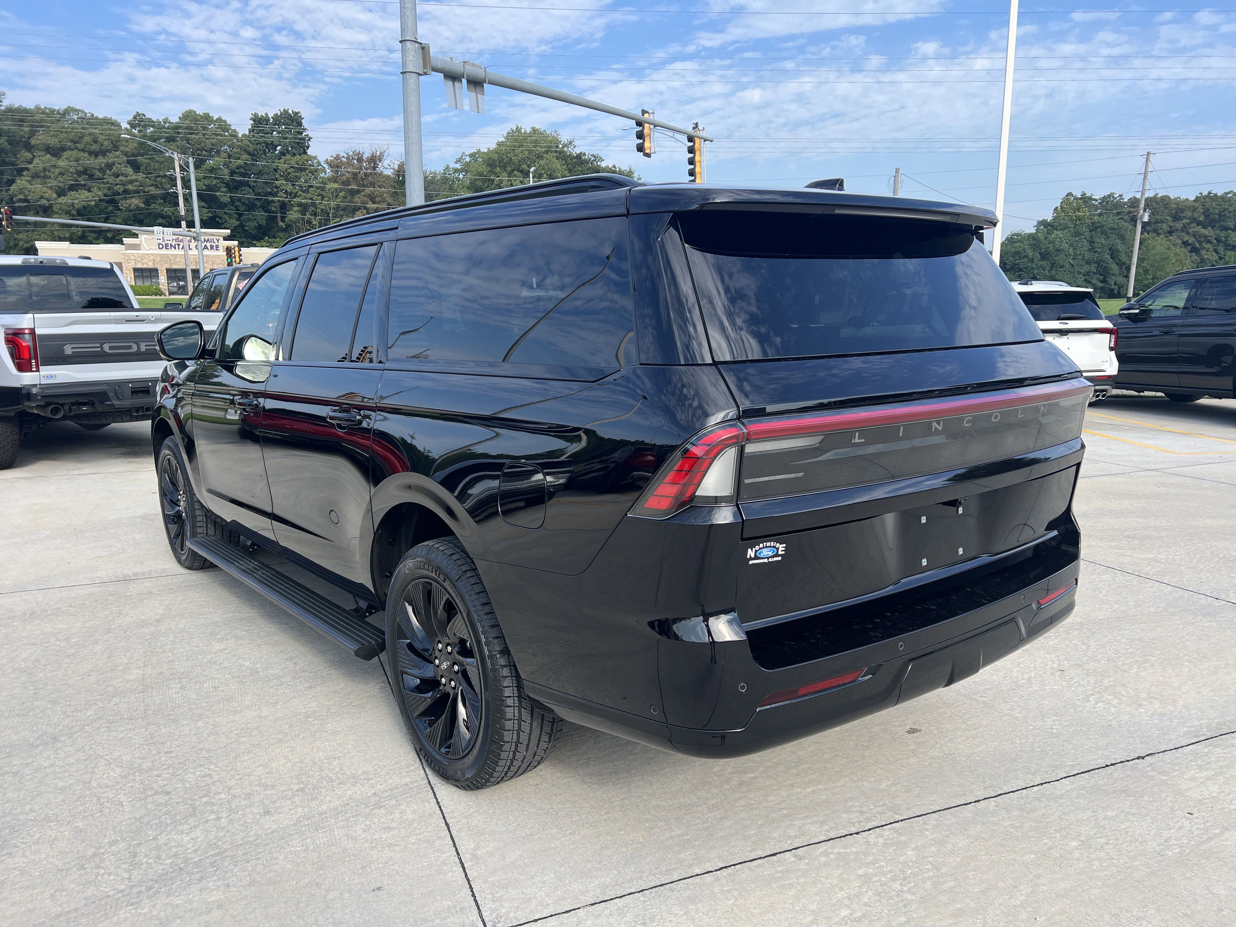 New 2025 Lincoln Navigator L Reserve image 6