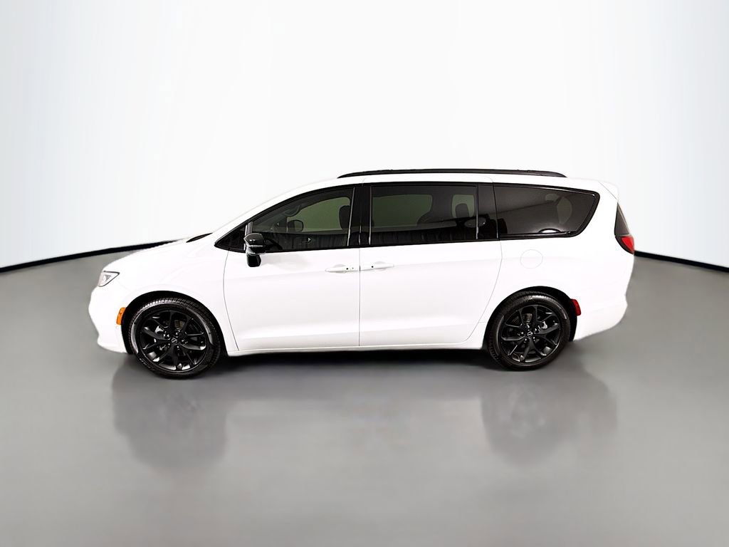 Used 2026 Chrysler Pacifica Limited w/ S Appearance Package image 4