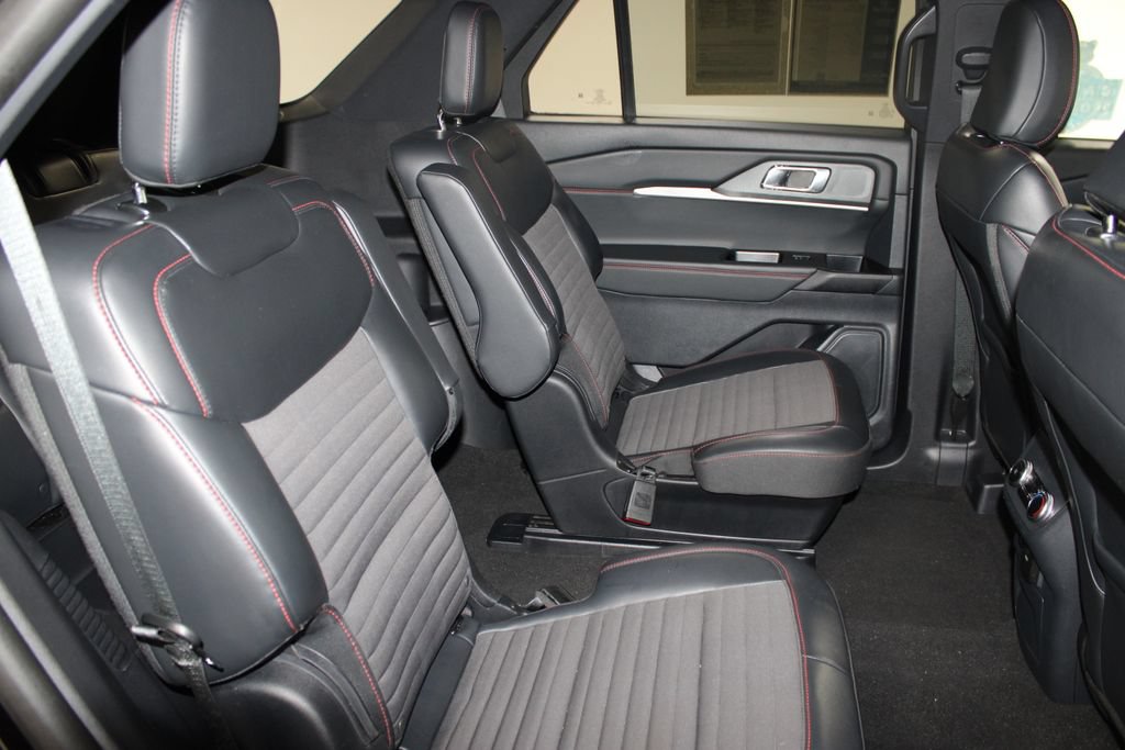 Used 2025 Ford Explorer ST-Line AWD/4WD image 16