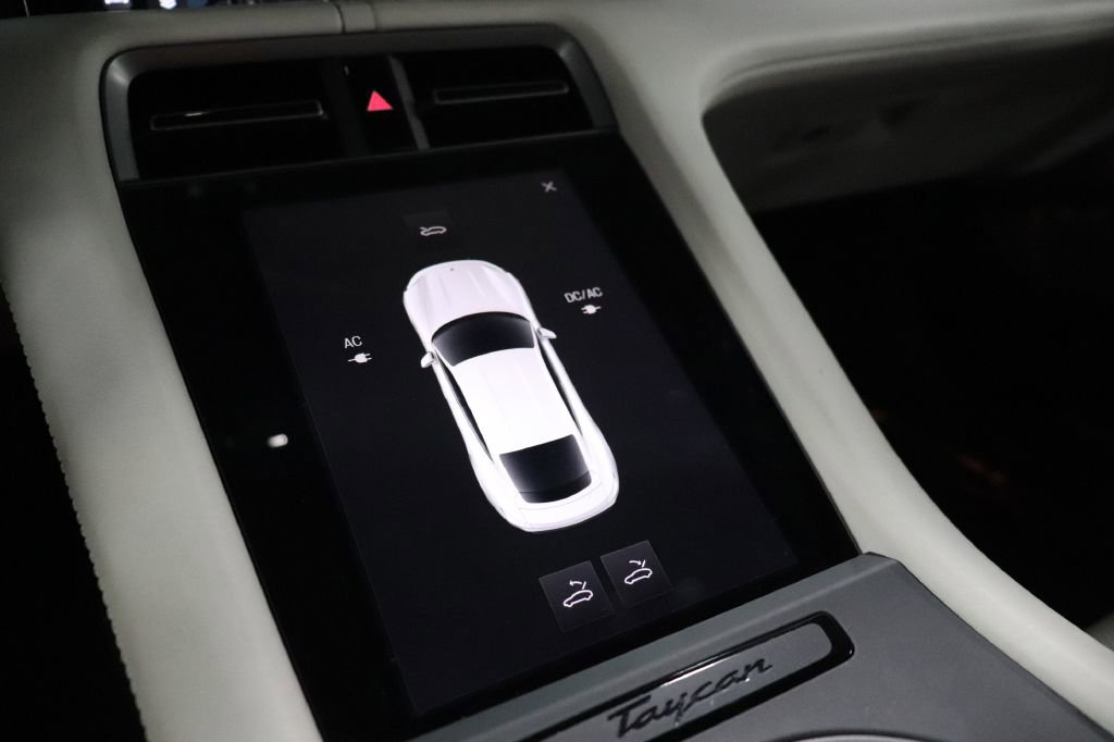 Used 2020 Porsche Taycan 4S image 21