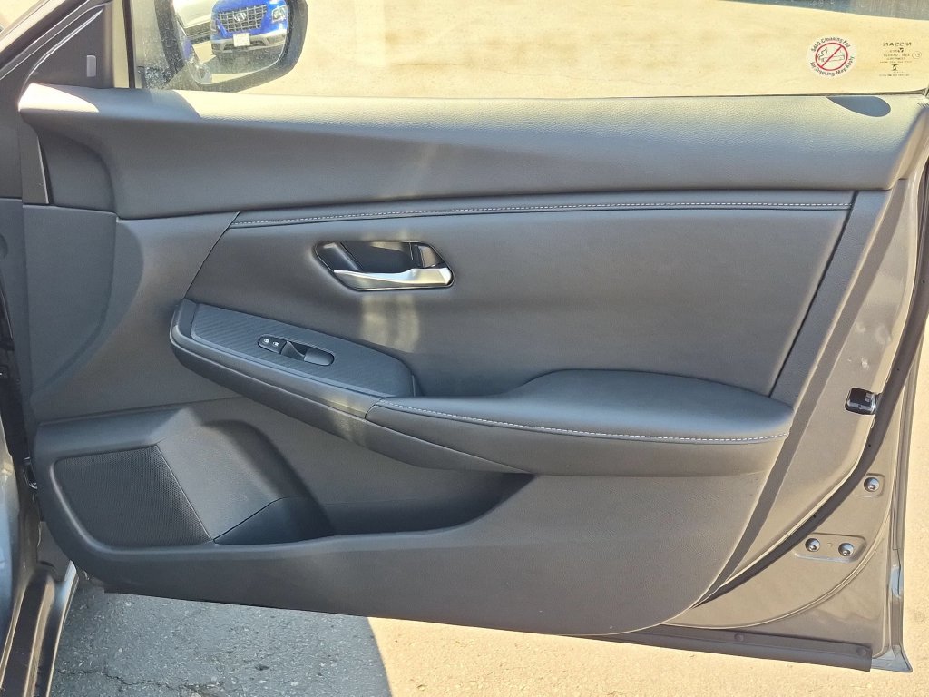Used 2025 Nissan Sentra SV FWD image 30