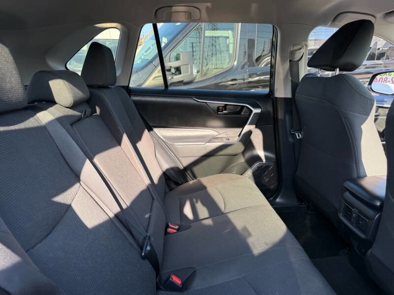 Used 2023 Toyota RAV4 LE image 12