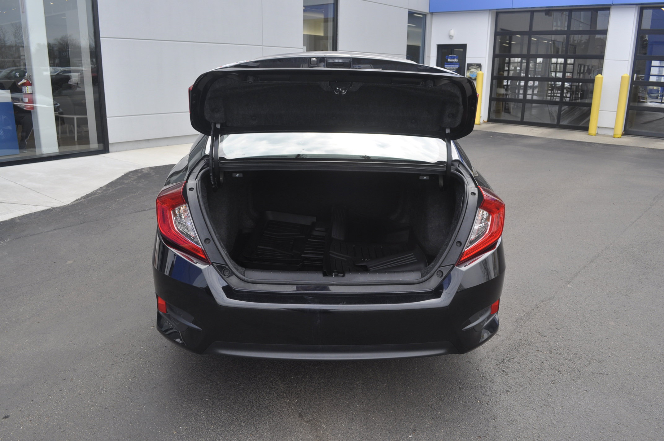 Used 2017 Honda Civic Touring image 11