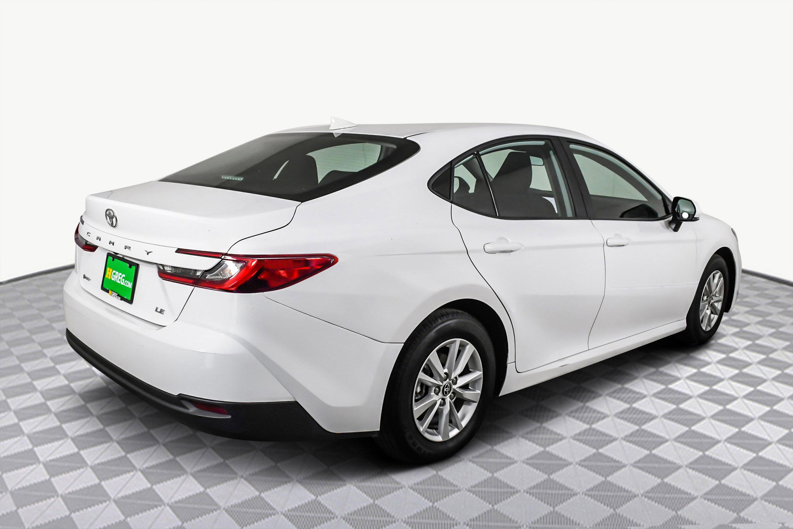 Used 2025 Toyota Camry LE image 8