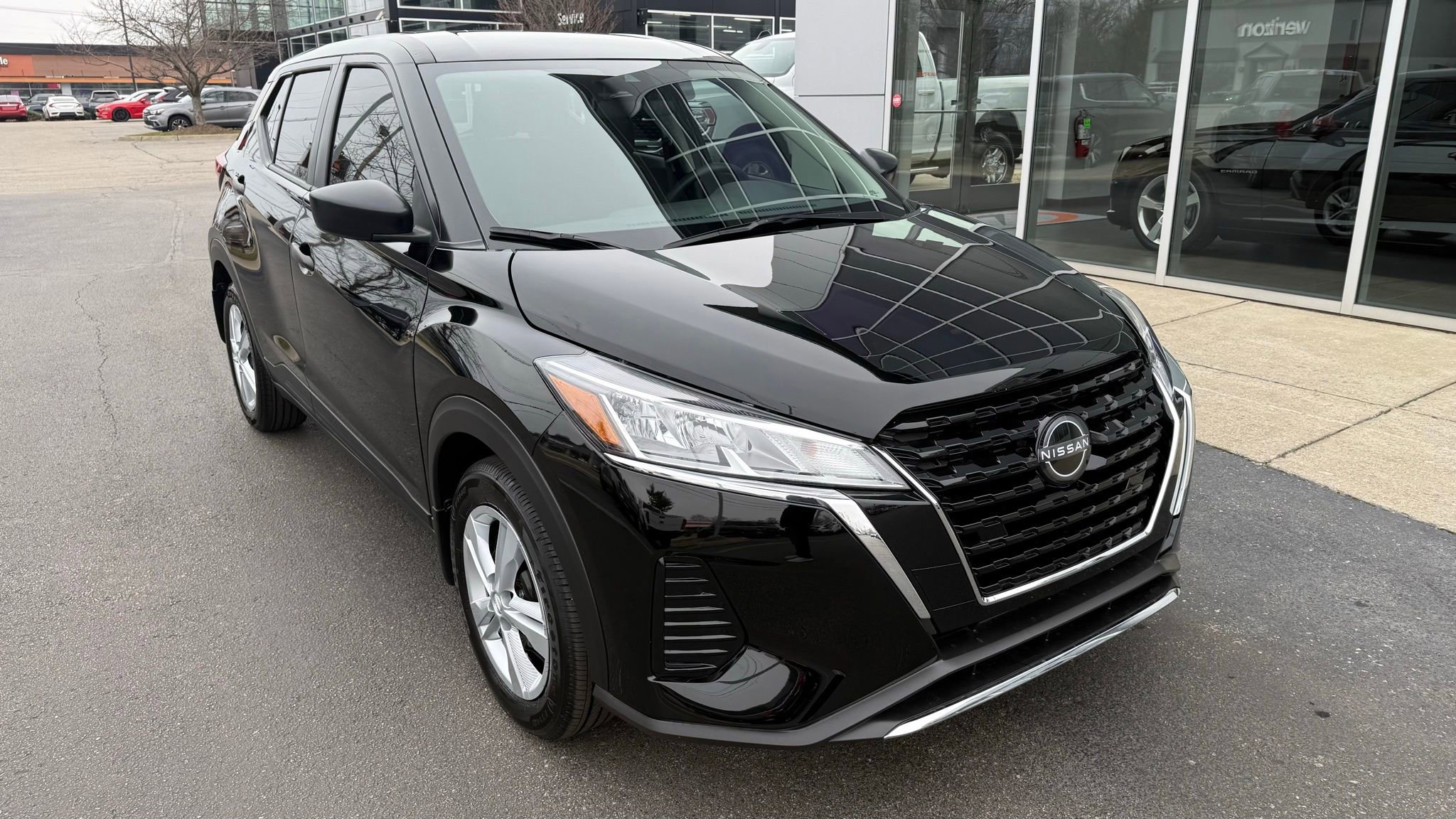 Used 2025 Nissan Kicks Play S image 11