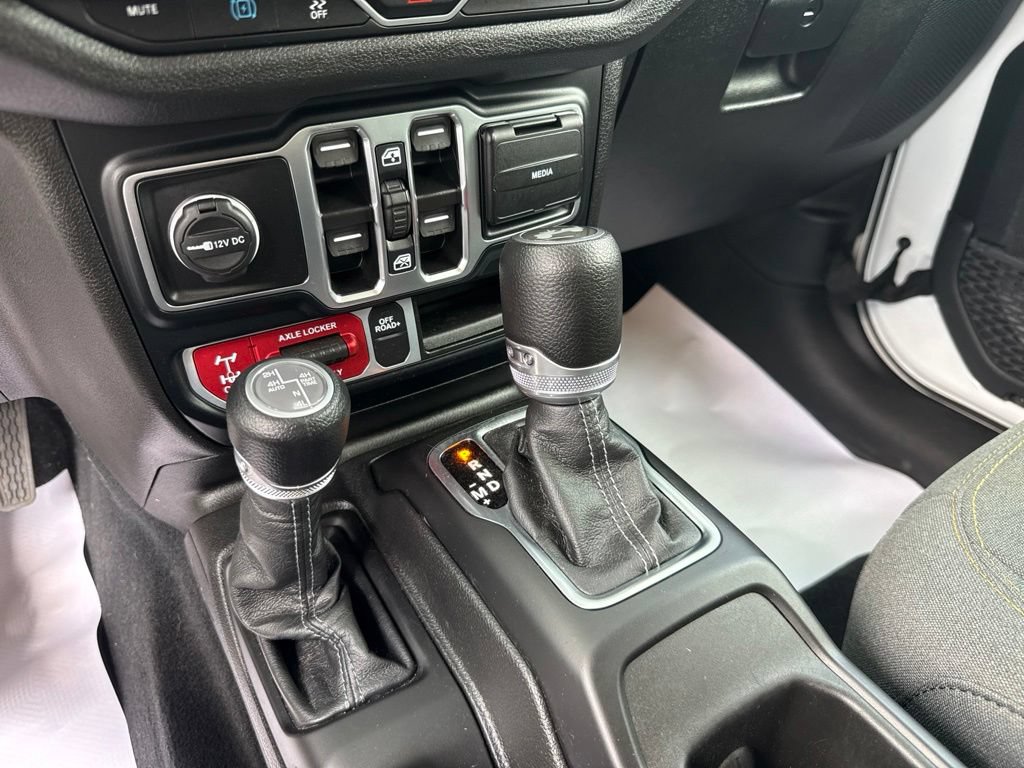 Used 2024 Jeep Wrangler Unlimited AWD/4WD image 22
