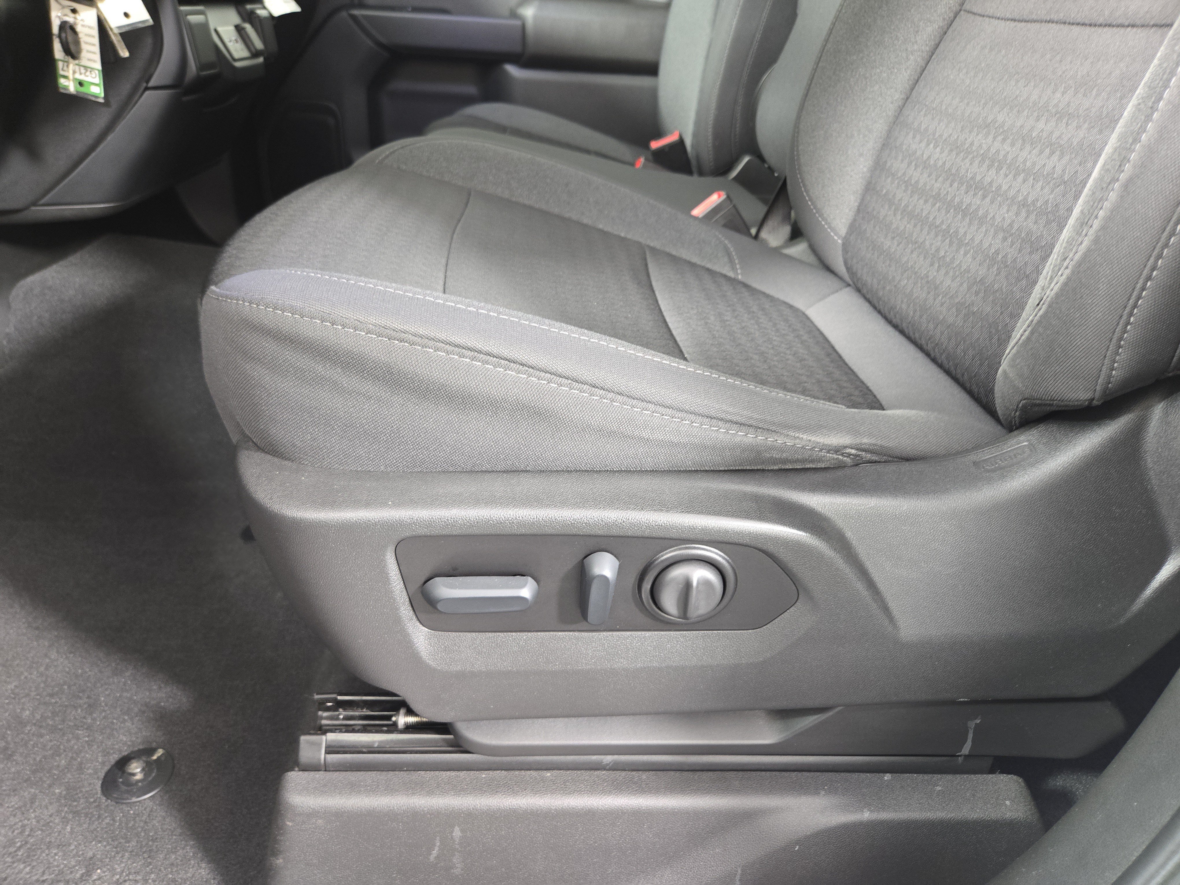 Certified 2022 Chevrolet Silverado 1500 Custom w/ Safety Confidence Package AWD/4WD image 29