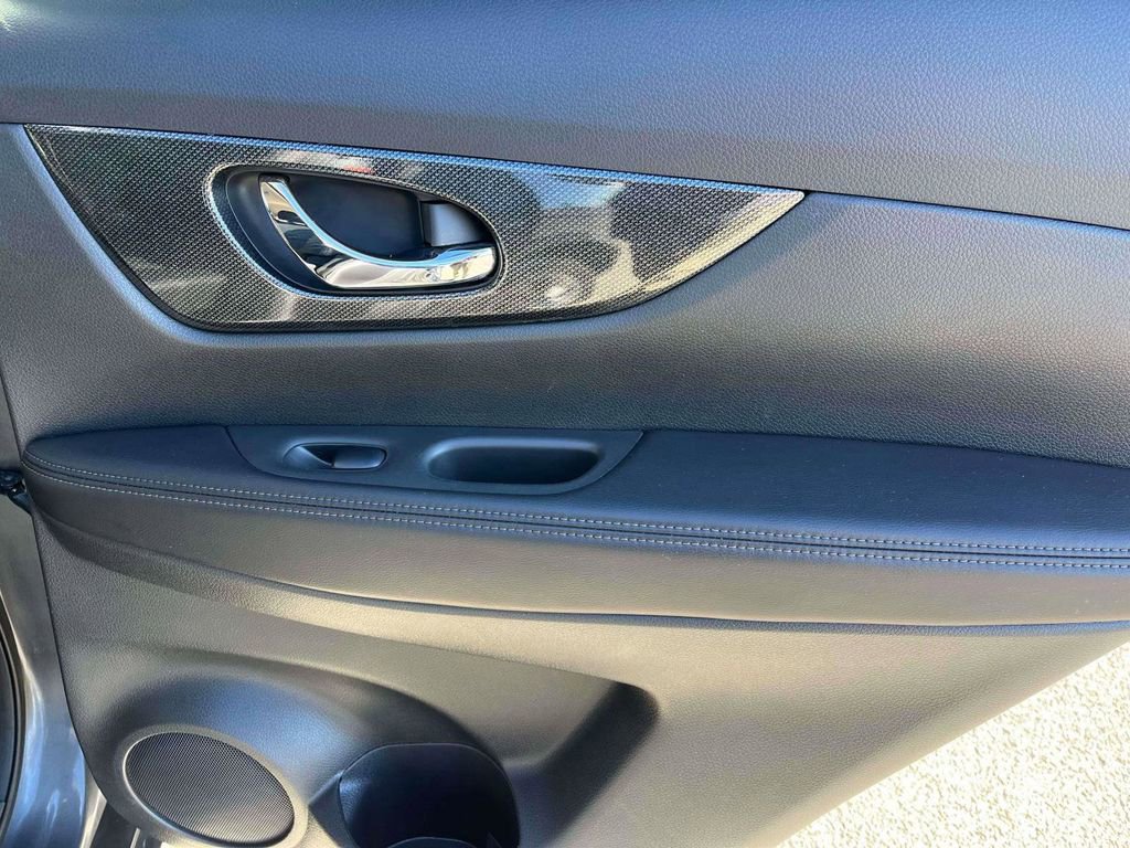 Used 2016 Nissan Rogue SL w/ SL Premium Package image 8