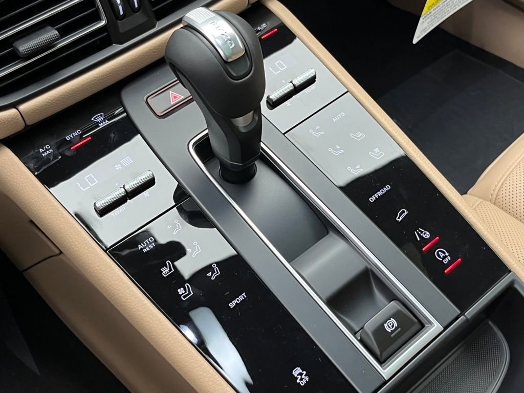 Certified 2025 Porsche Macan image 15