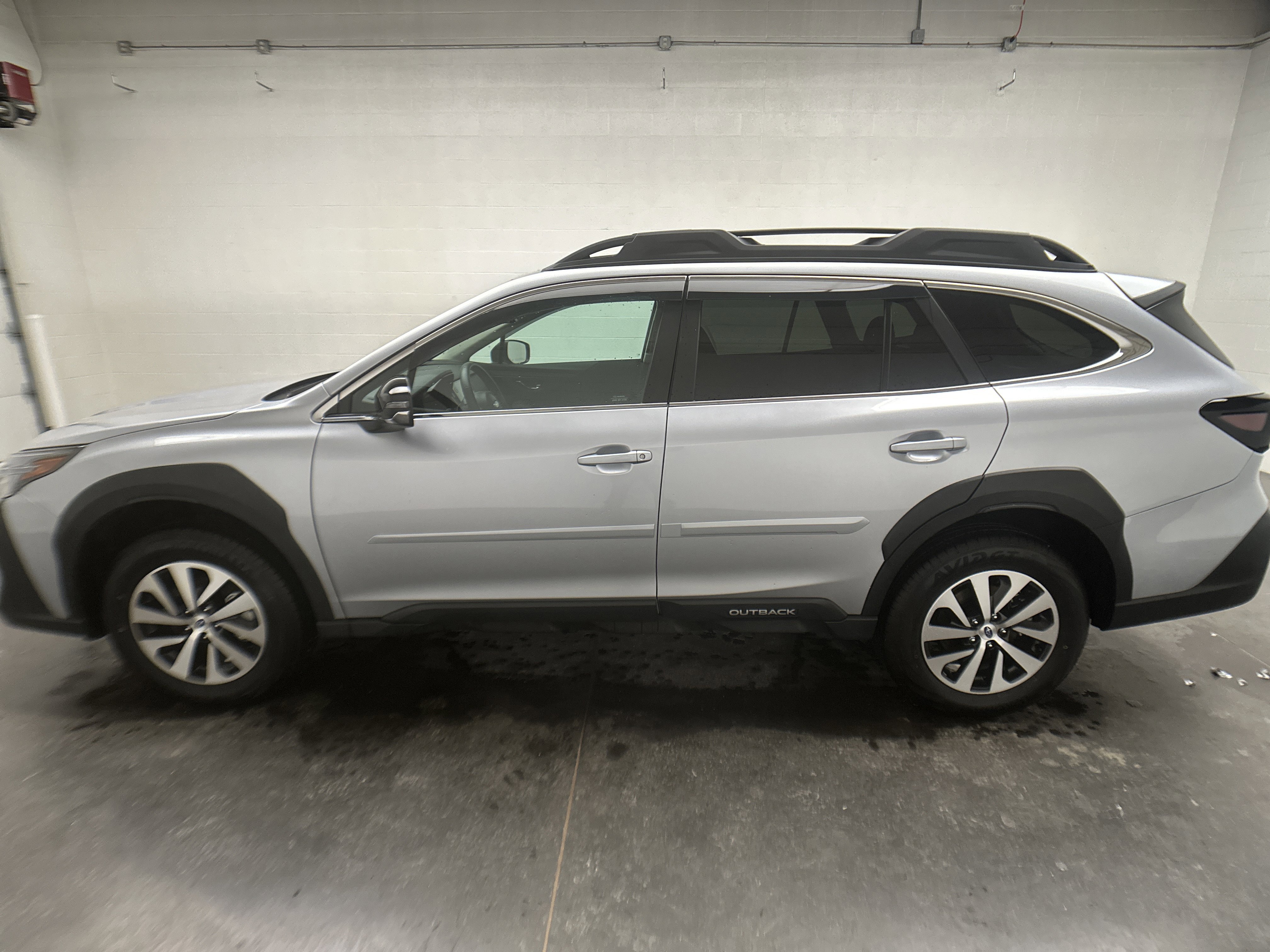 Certified 2025 Subaru Outback Premium image 5