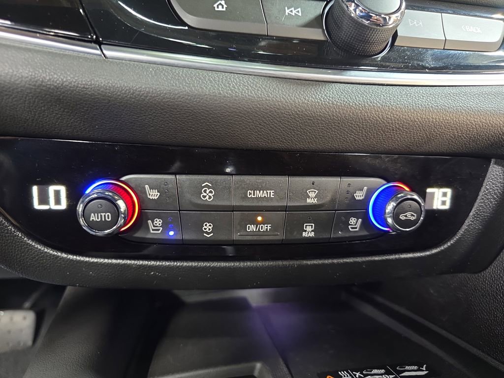 Used 2022 Buick Enclave Avenir w/ Avenir Technology Package image 21